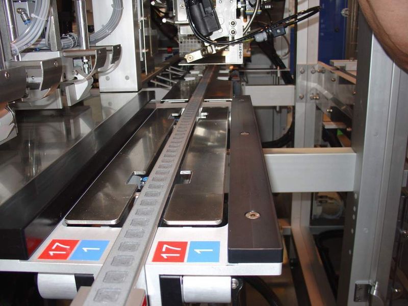 Gefördert: Als Förderriemen wird ein endlos verschweißter Breco Vakuum-Zahnriemen eingesetzt. Hier lässt sich eine Spitzengeschwindigkeit von 1,5 m/s erreichen. (Archiv: Vogel Business Media)