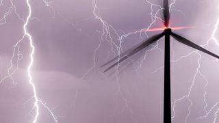 Eine dunkle Bedrohung – bei näherer Betrachtung der Studien und Zahlen kann man zum Schluss kommen, dass es aktuell nicht gut um die Windkraft in Deutschland bestellt ist.  (©Igor Kovalenko - stock.adobe.com)