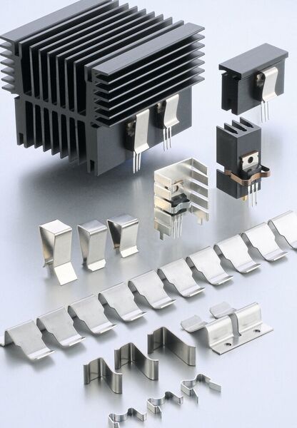 Bild 2: Kühlkörper für Einrast-Transistorhaltefedern sind eine Möglichkeit bei einem größeren Platzangebot auf der Leiterplatte. (Fischer Elektronik)