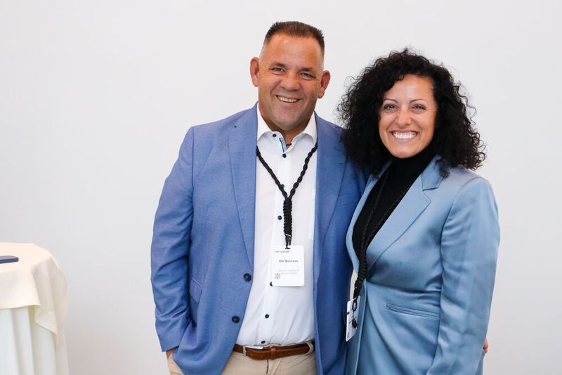 Elegant in blau waren Ole Behrens (Bechtle) und Silvia Niederfahrenhorst (Nutanix).   (Bild: TIM)