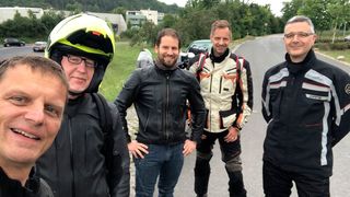 Diese freundlichen Herren werden (neben anderen) Ihre Tourguides sein: Stephan Maderner, Steffen Dominsky, Philipp Dotzler, Holger Schweitzer und Jan Rosenow (v. l. n. r.). (Bild: »bike und business«/Maderner)