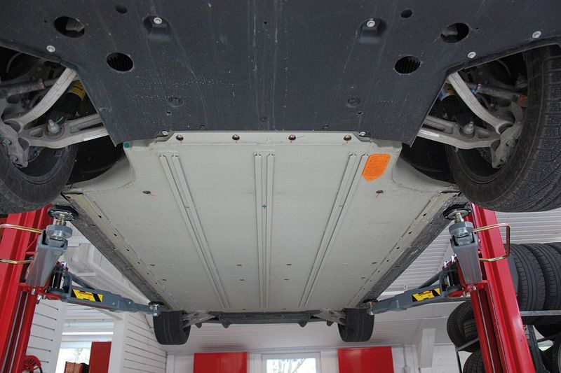 Das Batteriepaket nimmt den kompletten Platz zwischen den Achsen ein und lässt sich in wenigen Minuten ausbauen. (Foto: Rosenow)