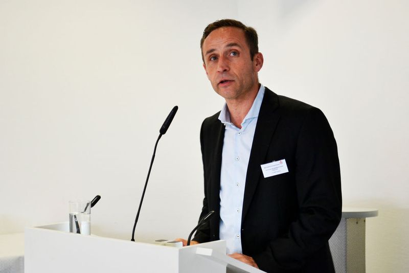 Jörg Lenz informierte über Neuigkeiten in den Bereichen Marketing und Vertrieb.  (Seyerlein/»kfz-betrieb«)