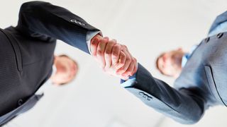 Juniper und Arrow haben eine Vertriebsvereinbarung für Deutschland und Frankreich geschlossen. (Robert Kneschke - stock.adobe.com)