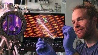 Pionier der Organischen Elektronik: Der Doktorand Felix Widdascheck entwickelte im Labor von Professor Dr. Gregor Witte eine Methode, mit der sich druckbare Silberelektroden verwirklichen lassen. (Maximilian Dreher)