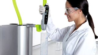 Abb. 1: Reinstwasser ist für zahlreiche analytische Techniken notwendig. (Bild: EGLA)