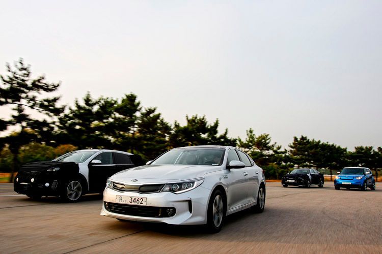 Der Optima Plug-in-Hybrid ist Teil der „Green Car Roadmap“ von Kia. Bis 2020 soll die Palette der umweltfreundlichen Fahrzeuge von vier auf elf steigen. (Foto: Kia)