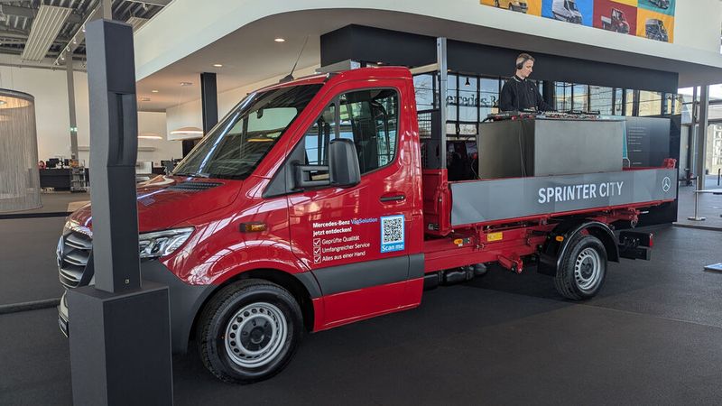 Ein DJ sorgte für musikalische Untermalung – natürlich auf einem Sprinter. (Bild: Simon – VCG)