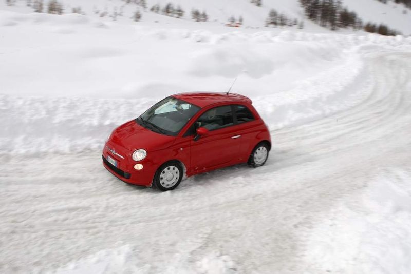 Der Pirelli Snowcontrol 2 eignet sich vor allem für Klein- und Kompaktfahrzeuge. (Archiv: Vogel Business Media)