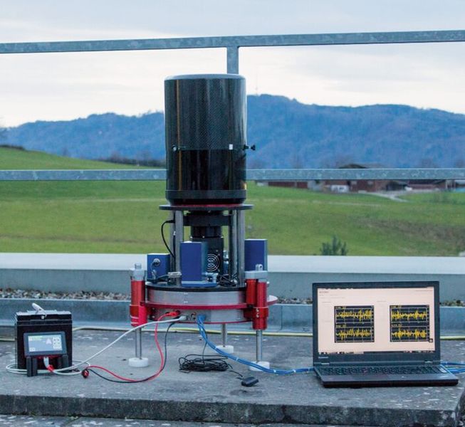 Die Zenitkamera CODIAC von swisstopo ist mit einer Genauigkeit der Lotabweichung von ungefähr 0,05 Bogensekunden weltweit eines der genauesten Instrumente zur Berechnung des Geoids. (Bild: Sébastien Guillaume, ETH Zürich / HEIG-VD)