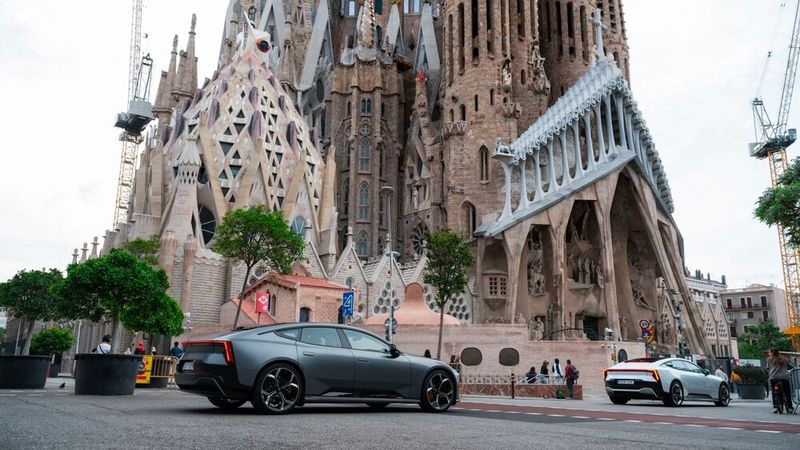 Zwei Elektromotoren leisten 650 kW/884 PS und 1.015 Nm Drehmoment. (Bild: Polestar)