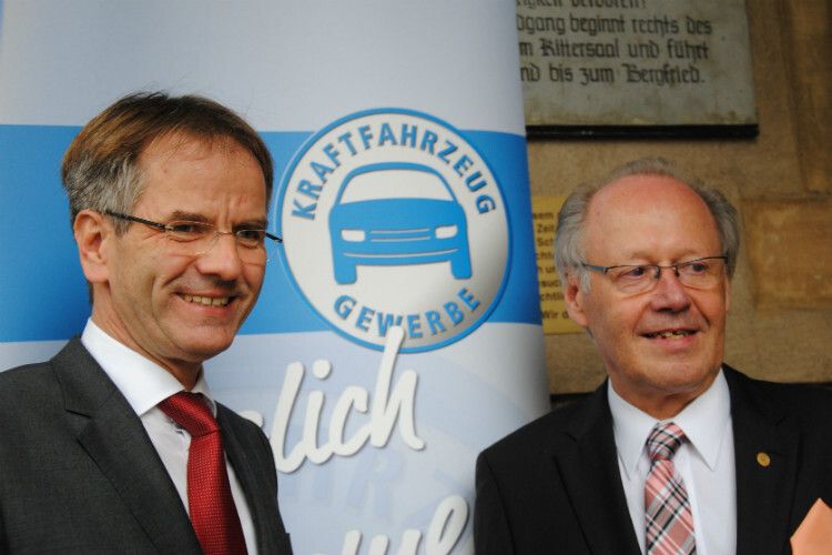Arbeiteten gut zusammen: Andreas Ehlert (li.), Präsident Nordrhein-Westfälischer Handwerkskammertag, und Ernst-Robert Nouvertné. (Foto: Baeuchle)