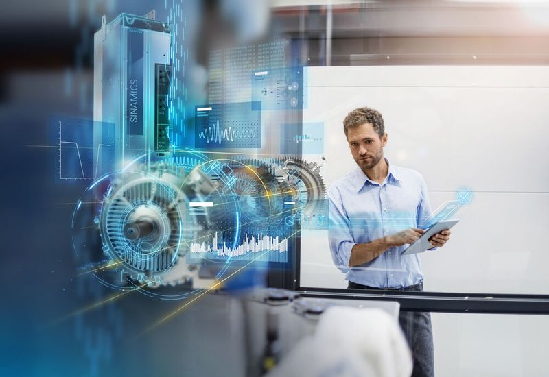 Der Predicitve Service Analyzer verfügt über ein integriertes Dashboard. Die KI-basierte Edge-App ist auch für Anwender ohne KI-Kenntnisse geeignet und gibt Auskunft über Anomalien im Motor. (Bild: Siemens)