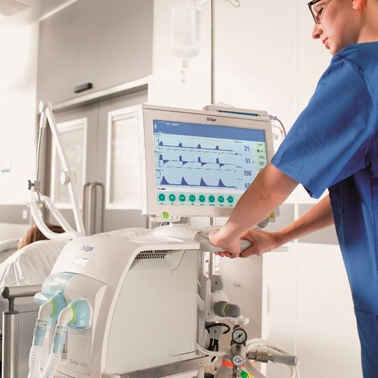 Die Versorgung von Kliniken mit Beatmungsgeräten ist in der Corona-Krise von entscheidender Bedeutung.(Bild:  Dräger)