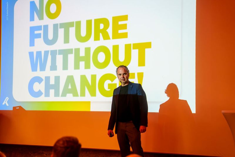 In seinem Impulsvortrag sprach Frank Söder, Geschäftsführer bei Kutzschbach, über wichtige Faktoren einer erfolgreichen Geschäftsführung und welche Rolle Ruhe und Stille spielen können.   (Bild: Jacqueline Trubas)