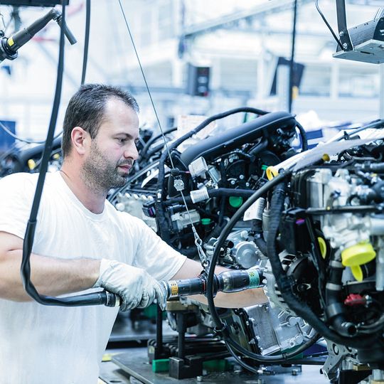 Czech economy booms; thus Skoda expanded its plant in Kvasiny. The mechanical engineering sector also profited from this. Czech economy booms; thus Skoda expanded its plant in Kvasiny. The mechanical engineering sector also profited from this.