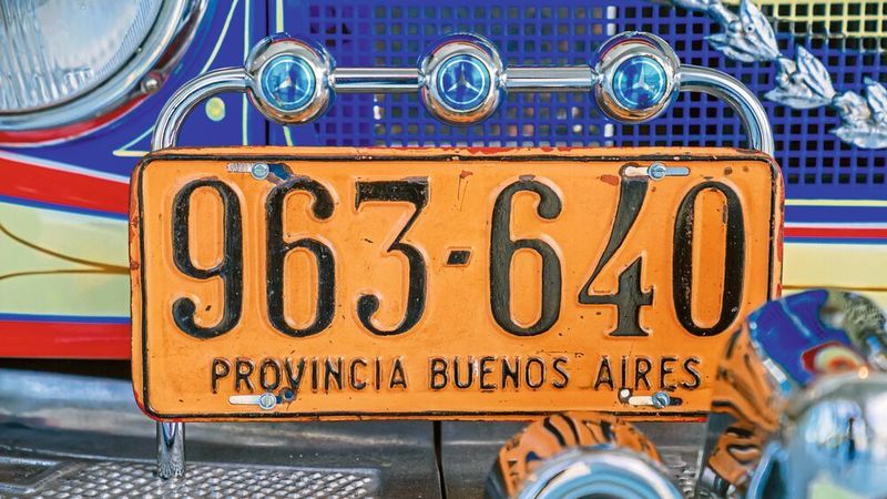 Irgendwann verbot die Stadtverwaltung von Buenos Aires die bunten Busse. Das Einzige, was blieb, war der Name „Colectivos“. (Mercedes-Benz AG)