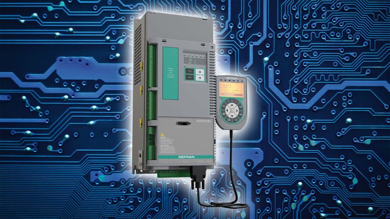 Der neue Frequenzumrichter ADP200 für Leistungen zwischen 7,5 und 75 kW eignet sich für den Einsatz in hybriden Spritzgießmaschinen. (Gefran)