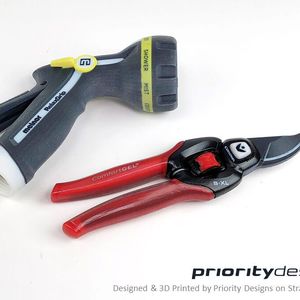 Die 3D-gedruckten Modellen entsprechen den Endprodukten. Die realistische Texturen und Transparenz in einem Bauteil realisieren die fünf gleichzeitig gedruckten Materialien, die fast 500.000 Farben ermöglichen.