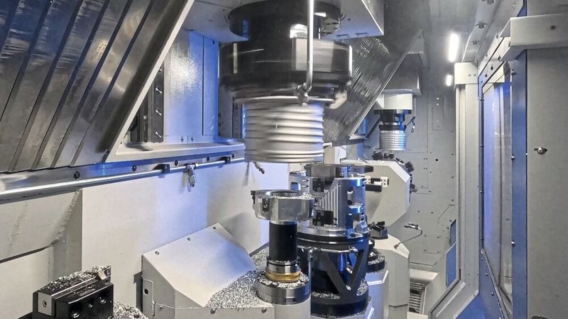 While OP 20 is performed on the second spindle after flipping the component, OP 10 of the next stator housing can begin on the first spindle. (Image:Mapal)