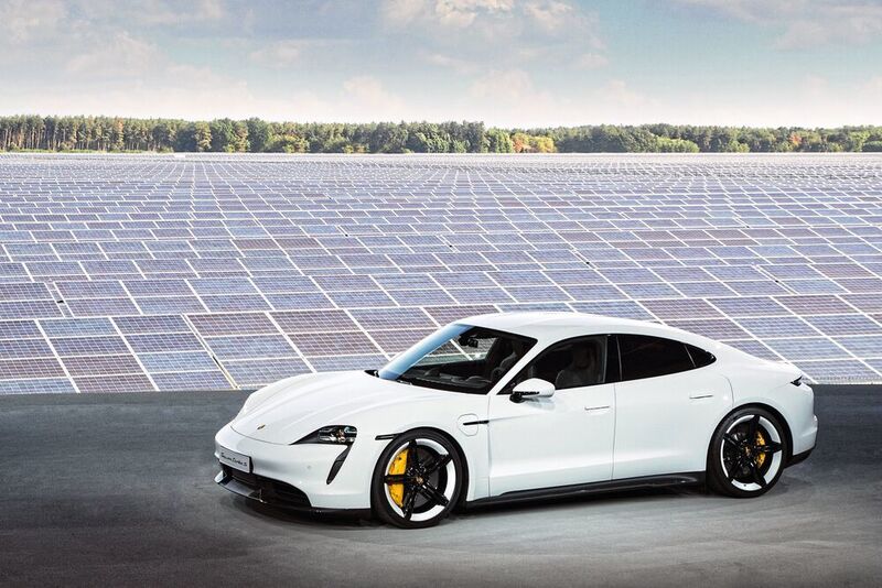 Deutschlands Antwort auf den Tesla ist sündhaft teuer und heißt Porsche Taycan. (Porsche)