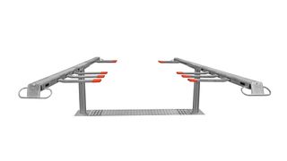 Eine Zweistempel-Unterflurbühne mit Essmann-Brücke ist nicht billig, erscheint jedoch für eine Waschhalle als die beste Wahl, insbesondere in der Ausführung mit außenliegenden Tragbalken. (Bild: Autop Stenhoj)