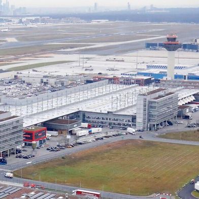 Auf dieser Freifläche in der Cargocity Süd soll die neue Luftfrachthalle entstehen. (Bild: Fraport)