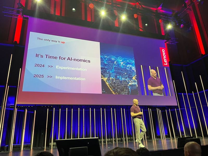 Florian Richter, Market Leader Solutions & Services Group DACH bei Lenovo, betont ebenfalls, dass KI-Lösungen für die Kunden nun profitabel sein müssen. Die Zeit der Experimente nähert sich dem Ende. (Bild: Vogel IT-Medien)