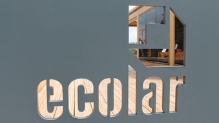 Verbindungstechnik im Ecolar-Haus: Studentenprojekt der Hochschule Konstanz belebt mit ausgeklügelter Technik wieder den Selbstversorger. (Kunze/elektrotechnik)