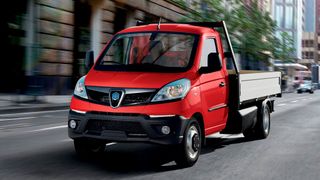 Piaggio vertreibt schon lange ein kleines Nutzfahrzeug, allerdings als Lizenzprodukt. Jetzt kommt der Porter NP6 als Neuentwicklung auf den Markt. (Bild: Piaggio)