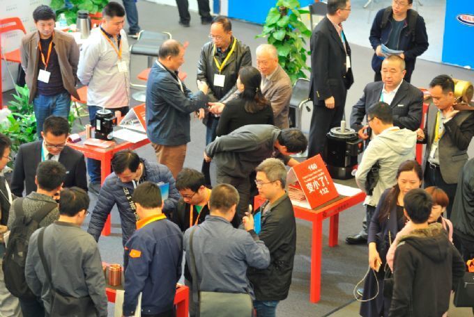 Die Deutsche Messe AG richtet über ihr Gemeinschaftsunternehmen Hannover Milano Fairs Shanghai Ltd. unter anderem die PTC Asia für die Antriebs- und Fluidtechnik aus. (PTC Asia)
