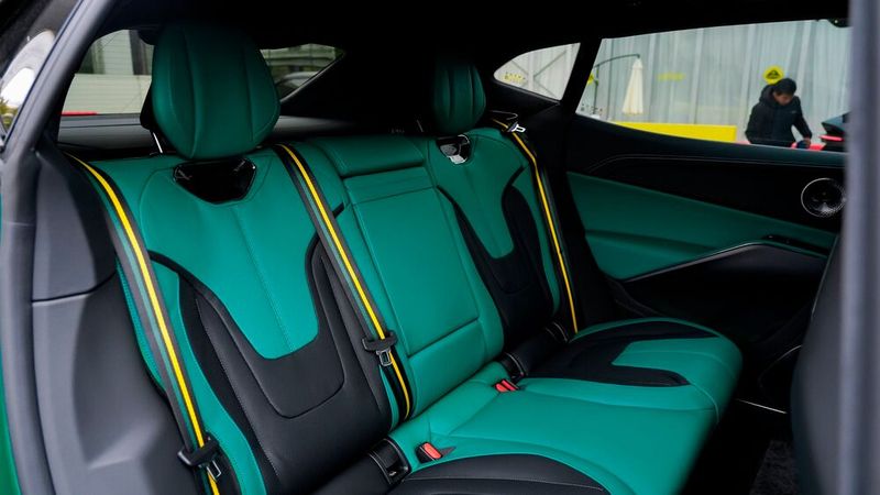 Die Rückbank des Eletre X eignet sich für drei Personen. (Bild: Lotus)