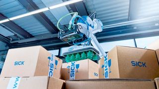 Mit Palloc von Sick steht nun ein Roboterführungssystem zur Verfügung, das fast jede Art von Kartons erkennen kann, damit der Roboter die Kartonagen sicher erkennen, greifen und handhaben kann. (Bild: Sick)