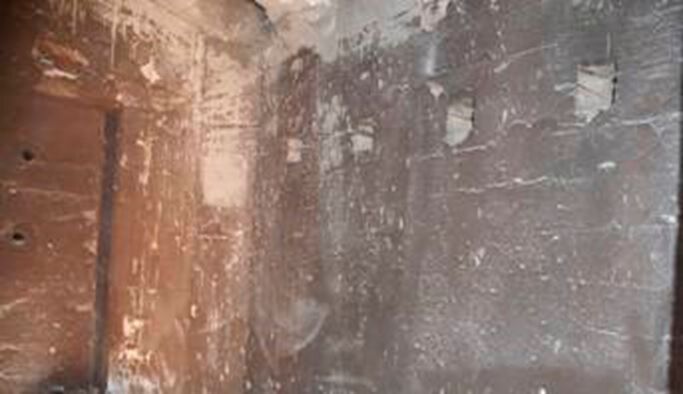 Viele Industrieöfen können mit Ceracoat auch nachträglich beschichtet werden, um sparsamer in puncto Energie zu werden. Unter Umständen empfiehlt es sich auch, Ceracoat als eine Art Reparaturschicht zu applizieren. Hier ein unbeschichtetes Ofeninneres. (Bild: Avion Europa)