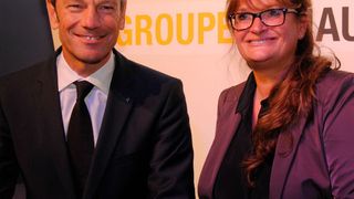 Wollen die Marken gemeinsam voranbirngen: Sylke Eßer-Bruß (Präsidentin des Händlerverbandes) und Uwe Hochgeschurtz (Vorstandsvorsitzender Renault Deutschland). (Baeuchle)