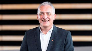 Viele Betriebsräte aus dem Maschinenbaubereich fürchten um den Standort Deutschland. Das ergab eine Umfrage der IG Metall. Der zweite Vorsitzende der Gewerkschaft, Jürgen Kerner, fordert: „Die neue Regierung muss Investitionsanreize setzen, sonst kostet es viele Jobs.“ (Bild: IG Metall)