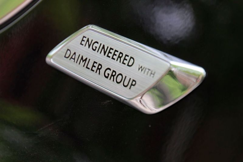 Der Denza 500 will seine guten Gene nicht verheimlichen. (Bild: Daimler)