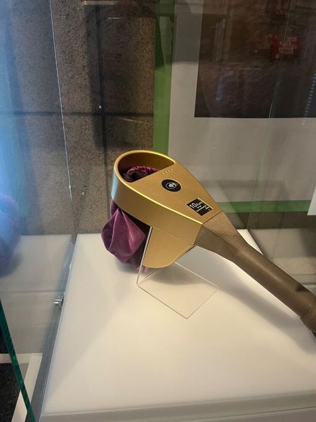 Almosen auch von Bargeldlosen: 2018 stellte die evangelische Kirche den digitalen Klingelbeutel vor.  (© cm)