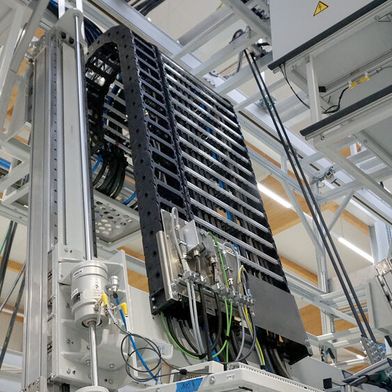 In den Befüllanlagen von SAT Anlagentechnik kommen Energieketten der Serie Uniflex Advanced 1995 zum Einsatz. 
 (Bild: Tsubaki Kabelschlepp)