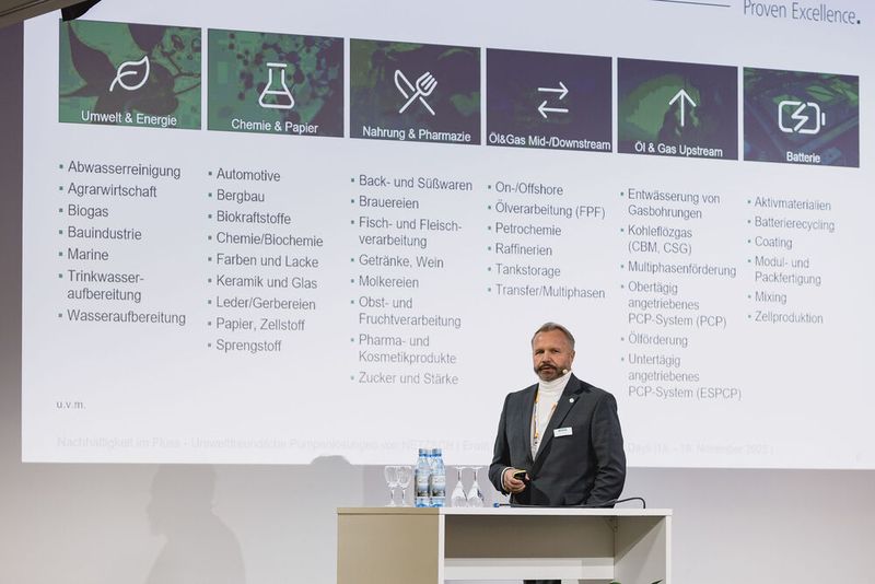 Von 3D-Druck bis Recycling: Erwin Weber von Netzsch präsentiert nachhaltige Pumpentechnologie – die Philosophie ist nicht mehr „von cradle to gate“, sondern „von cradle to grave“. (Bild: Stefan Bausewein)