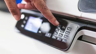 Immer häufiger setzen Unternehmen auf Subscription-basierte "as a Service"-Produkte. Auch Drucker werden zunehmend über Cloud-Infrastrukturen gesteuert. (Bild: Freepik)