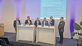 Am 24. März trafen sich Experten aus Autoindustrie und Versicherungswirtschaft in Frankfurt, um über Auswege aus der Reparaturkostenspirale zu sprechen.  (Bild: Rosenow – VCG)