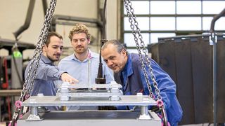 Die Betriebssicherheitsverordnung sieht vor, nach sicherheitsrelevanten Veränderungen der Arbeitsbedingungen einschließlich der Änderung von Arbeitsmitteln die Gefährdungsbeurteilung zu aktualisieren und bei Bedarf die Schutzmaßnahmen anzupassen.   (Ce-Con)