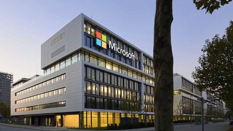 Microsoft-Deutschlangzentrale in München: Im Rahmen der Münchner Sicherheitskonferenz haben 15 internationale Unternehmen entlang der gesamten Elektronik-Wertschöpfungskette unter Federführung von Microsoft und Ericsson eine Tech Allianz für digitale Souveränität und gemeinsame Vertrauensstarndards gebildet.(Bild:  Microsoft)