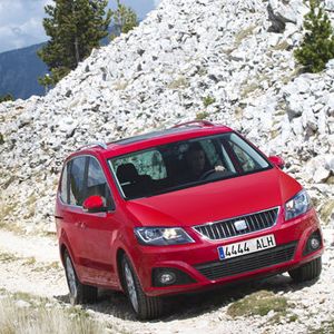 Gute Fahrleistungen: Angetrieben wird der Allrad-Alhambra von einem 103 kW/140 PS starken Zweiliter-Vierzylinder-Diesel. Den Sprint von 0 auf 100 km/h erledigt er in 11,4 Sekunden, seine Höchstgeschwindigkeit liegt bei 191 km/h.
