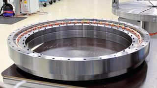 Reparatur-Maschine: Geöffnete Franke-Drehverbindung mit dem Torqueantrieb. (Franke)