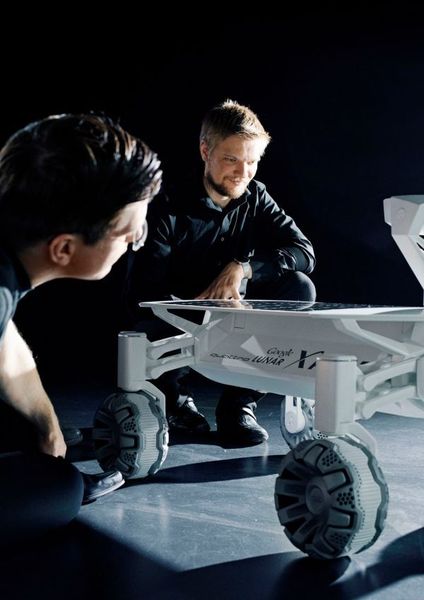 2017 soll der erste Audi auf dem Mond fahren. Gemeinsam mit der Wissenschaftlergruppe Part-Time Scientists bereiten Ingenieure aus Ingolstadt den Mondrover auf die härtesten Bedingungen vor, denen sich ein Audi je stellen musste. Doch die Aufgaben des Google Lunar XPRIZE sind für den Audi lunar quattro erst der Auftakt seiner eigentlichen Mission …  (Audi)