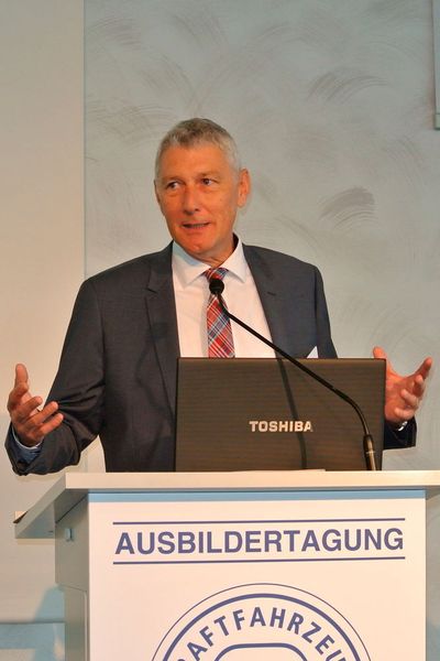 Rüdiger Semper berichtete aus der TAK. (Blos / »autoFACHMANN«)