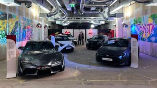 Gut 300 Quadratmeter groß ist der Pop-up-Store mit Toyota-Modellen. (Bild: Autohaus Keller)