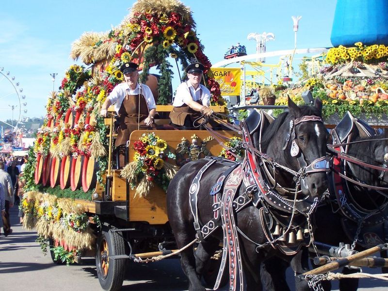 Traditionen werden auf dem Cannstatter Volksfest noch immer gepflegt. (Archiv: Vogel Business Media)